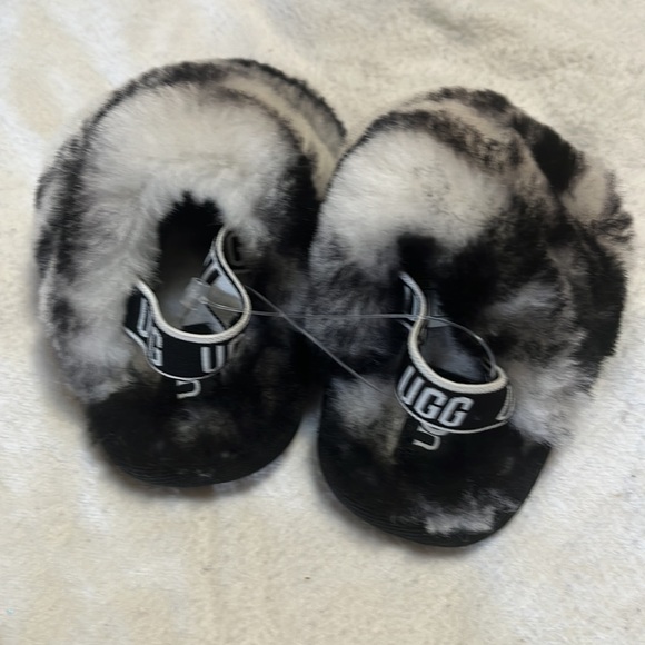 UGG infant slippers - Picture 2 of 5